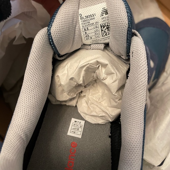 New Balance 393 ASOS Brand New Men’s size 9.5 Navy Red limited - Picture 3 of 4